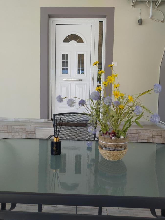 Just Constructed! Villa Gastouni ภายนอก รูปภาพ